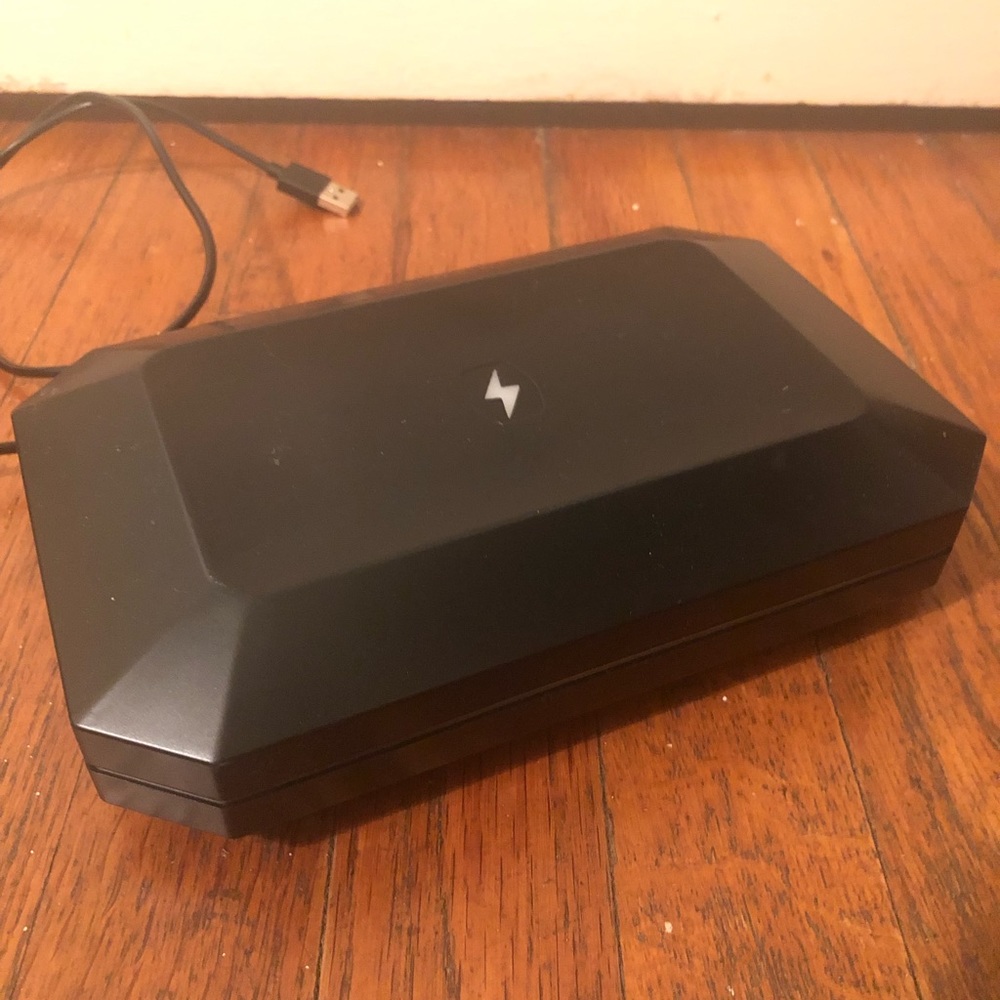 Device UV light cleaner